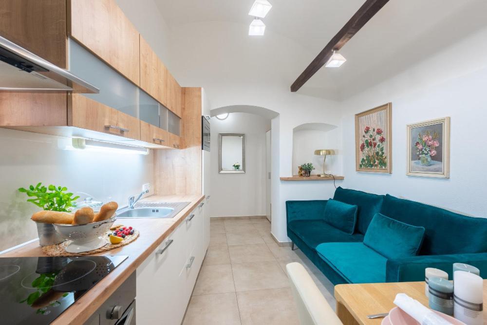 Rose / Romantic & Cozy / City Center Apartment Prag